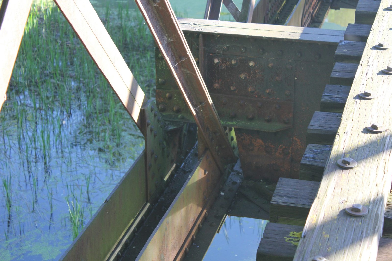 Lower connection